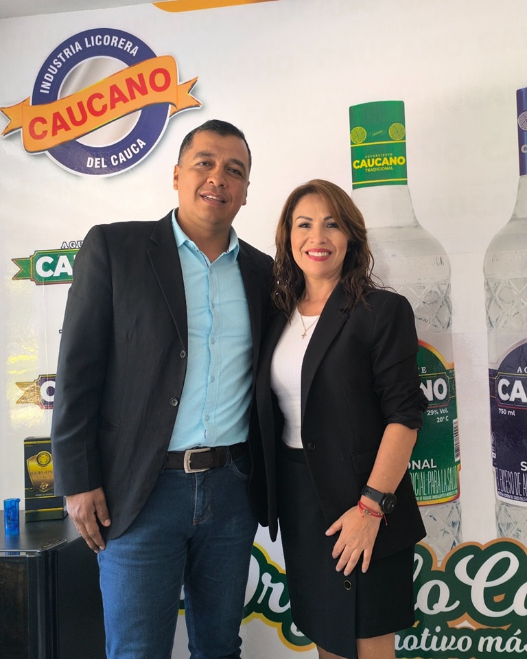                                              Presentamos con orgullo a nuestro subgerente Financiero
                                            