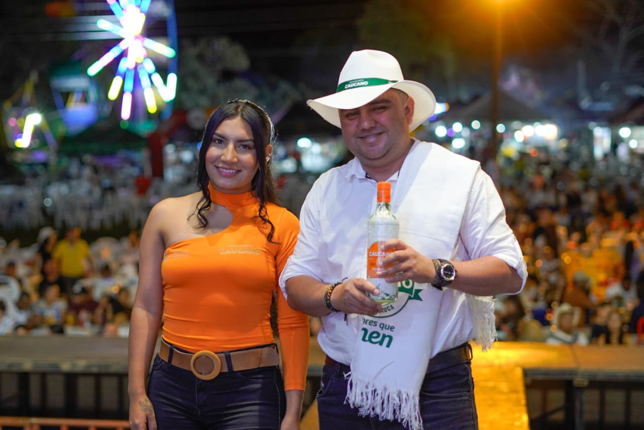                                              💙 Tradición, alegría y buena música… ¡Así se vive la fiesta con el aguardiente que une al Cauca! 🕺🎊
                                                