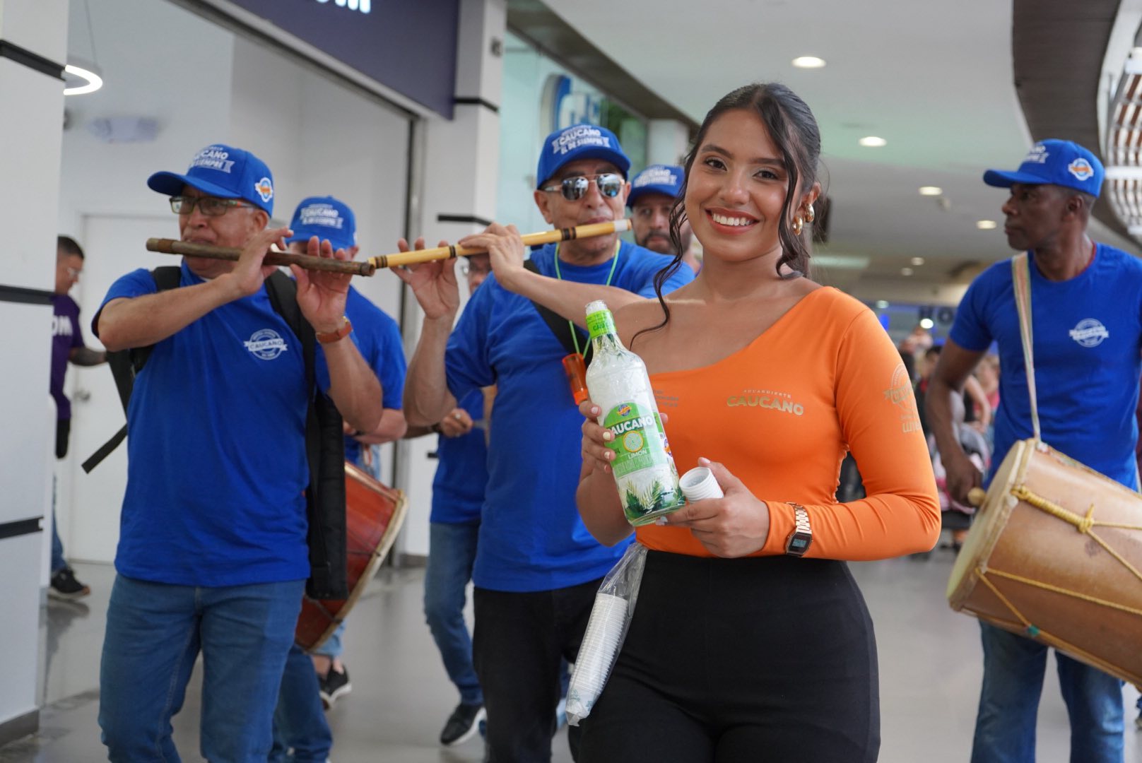                                          Así vivimos un fin de semana lleno de alegría, brindis y buenos momentos en Amor y Amistad
                                        
