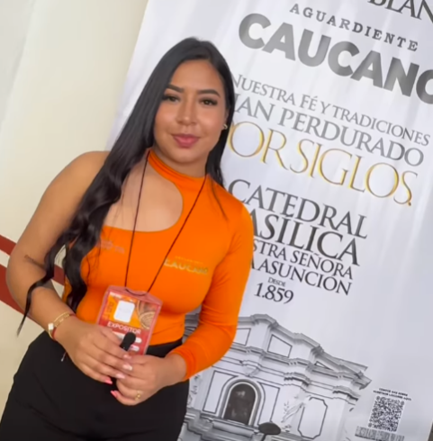   Este fin de semana lo celebramos con lo mejor de lo mejor: nuestro Aguardiente Caucano, el de siempre. 🥂🎉
                                        